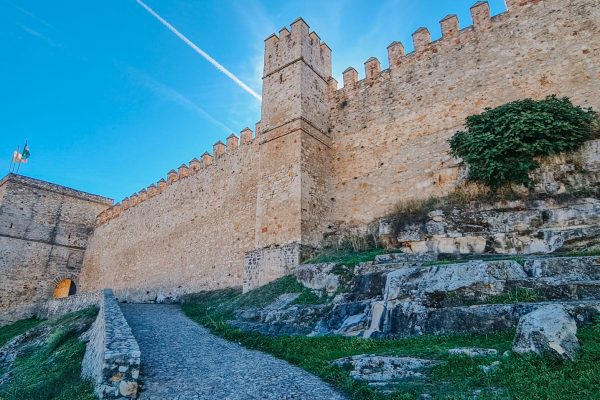 Castillo de Santaolalla de Cala. Ruta en autocaravana por la Sierra de Huelva